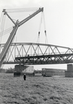 170425 Afbeelding van de werkzaamheden ten behoeve van de vervanging van de spoorbrug over de IJssel bij Westervoort, ...